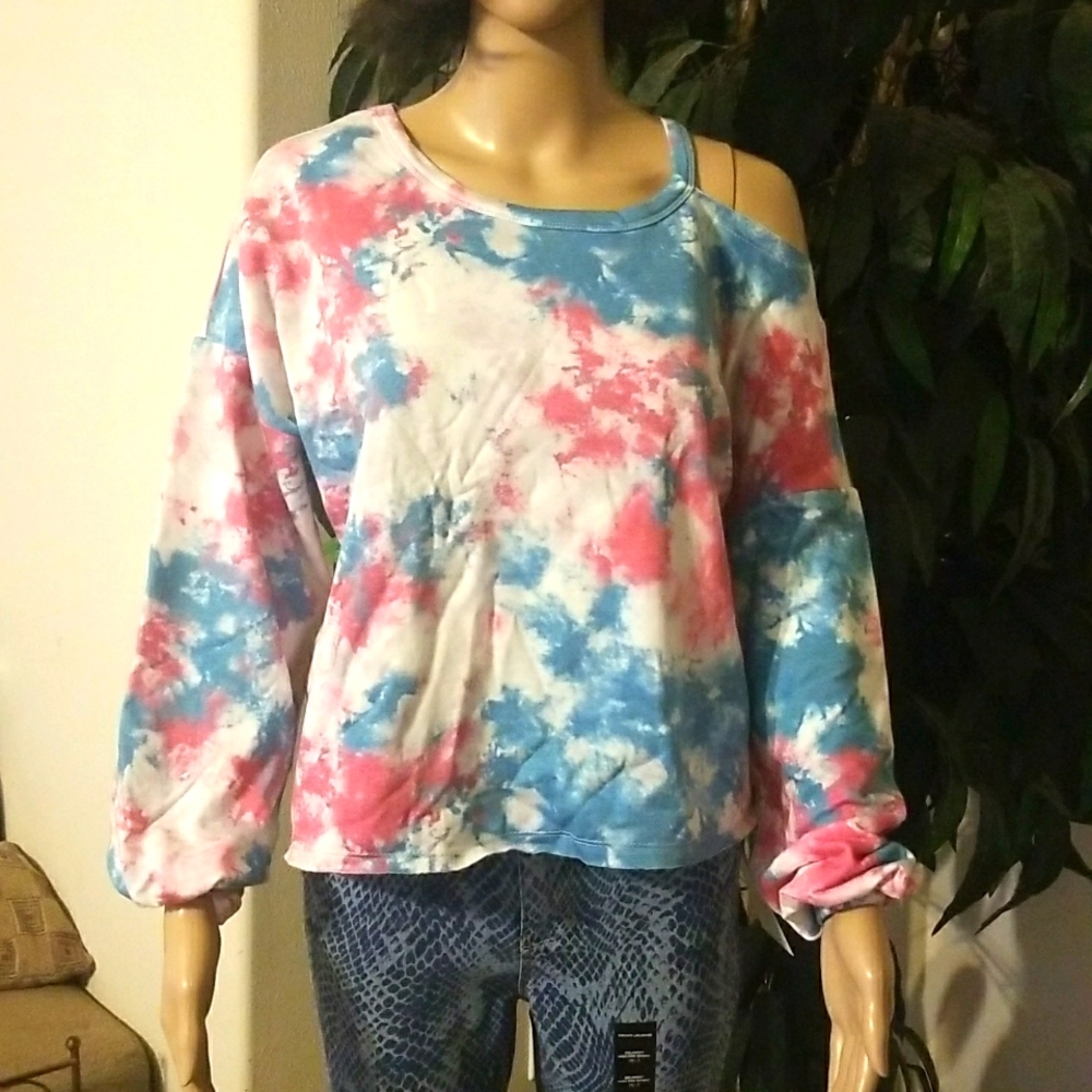 《NEW》Cut Out Shoulder Top